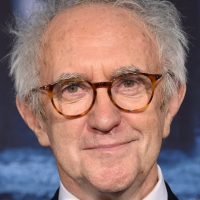 photo Jonathan Pryce