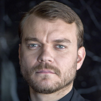 photo Pilou Asbæk